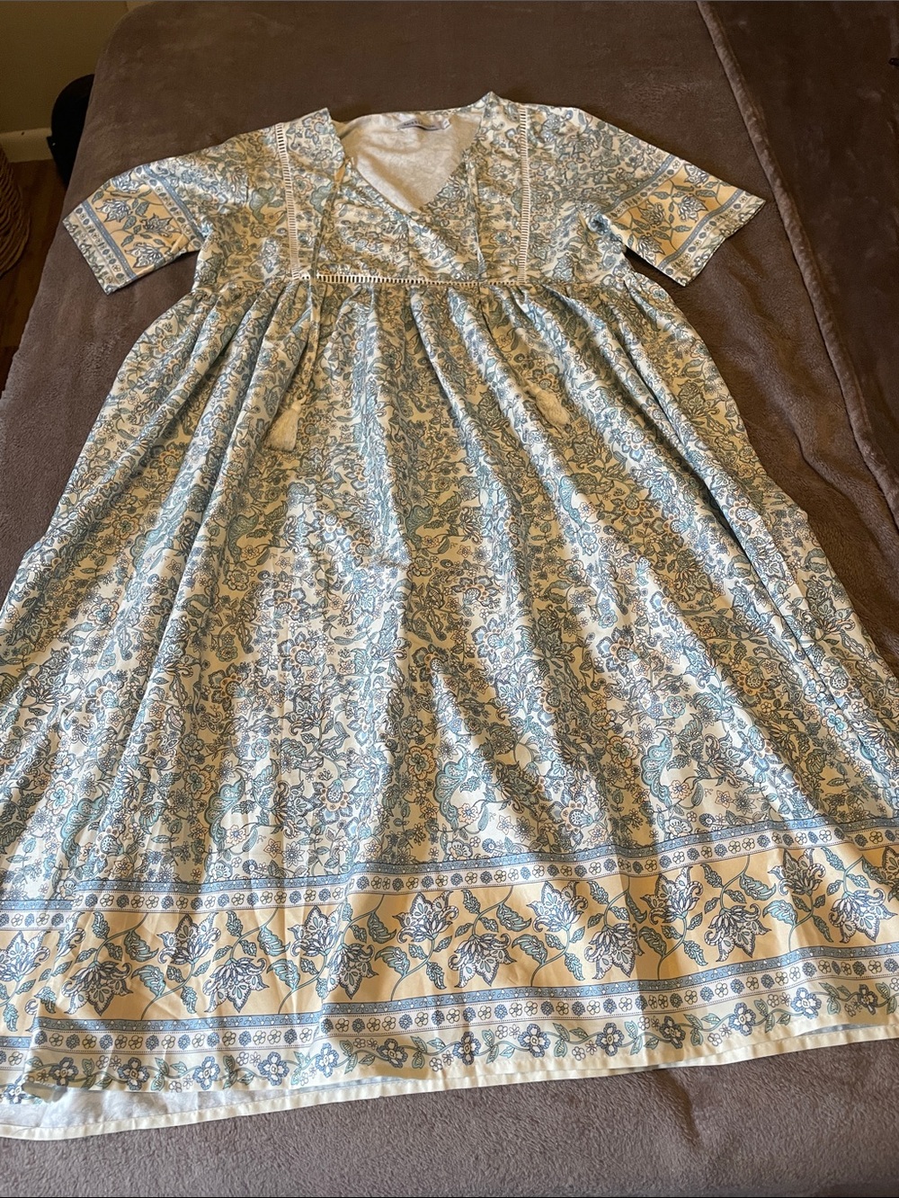 MISSLOOK Blue and Cream Floral Midi Dress
